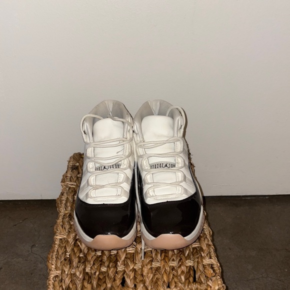 Jordan Black and White Sneakers Classic Athletic Design - Picture 1 of 4
